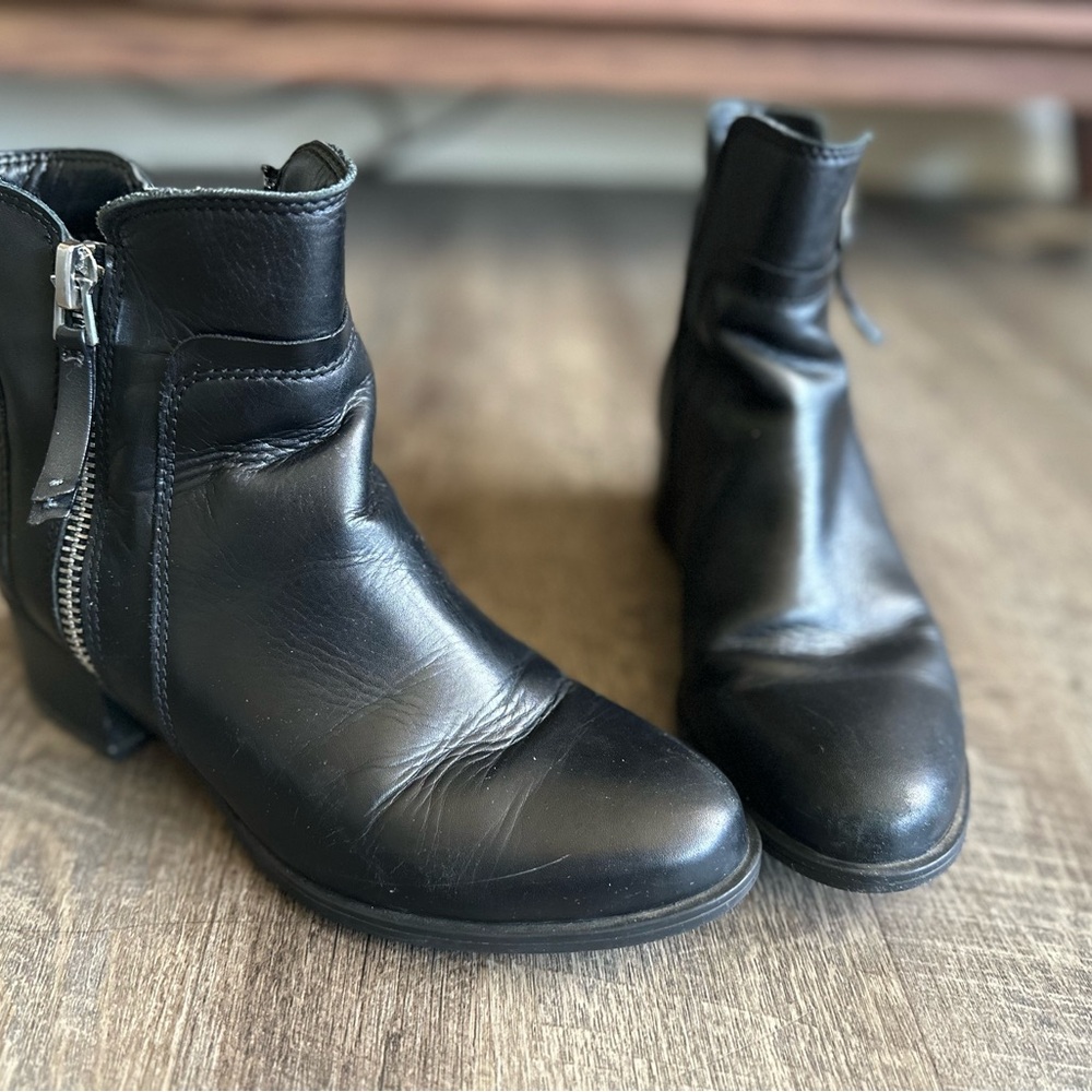 Naturalizer Black Leather Heeled Boots-Almost New